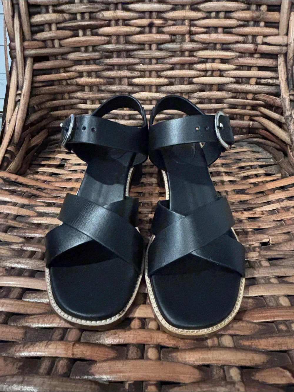 Everlane The Italian Leather Buckle Block Heel in Black Women's Shoe Size 7.5